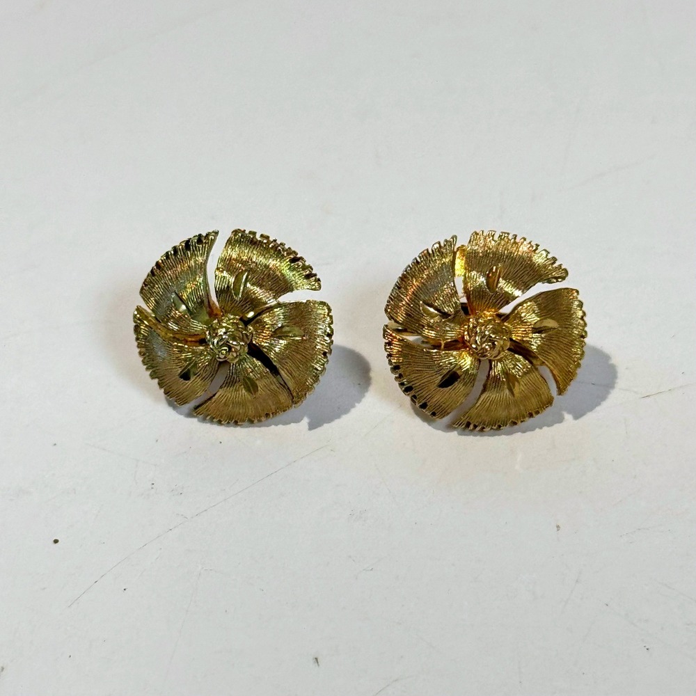 Vintage‎ Gold Tone Floral Clip On Earrings Textured Mid Century Costume Jewelry